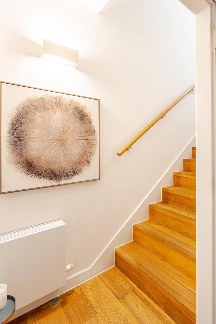 Serene Private Townhouse With Ac & Balcony For 6