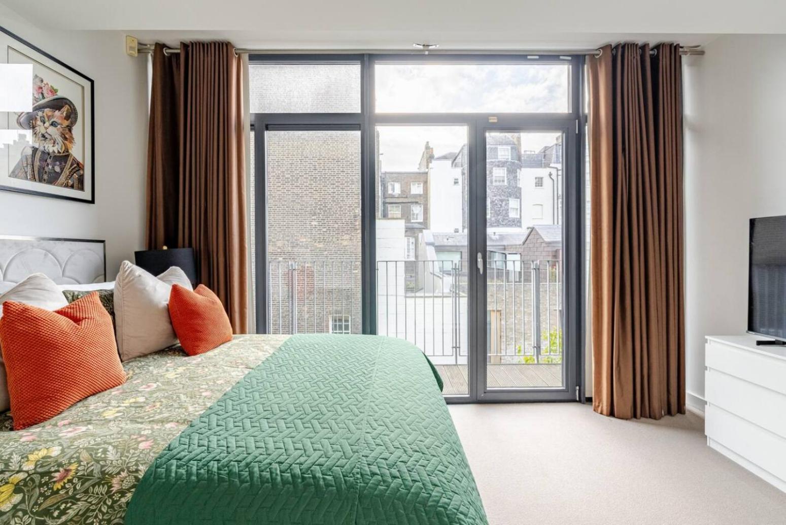 Serene Private Townhouse With Ac & Balcony For 6 Londra