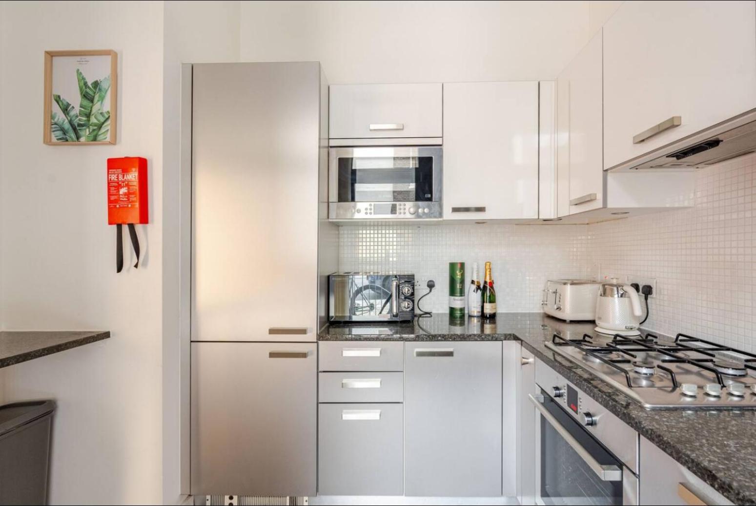 Serene Private Townhouse With Ac & Balcony For 6 Appartamento *