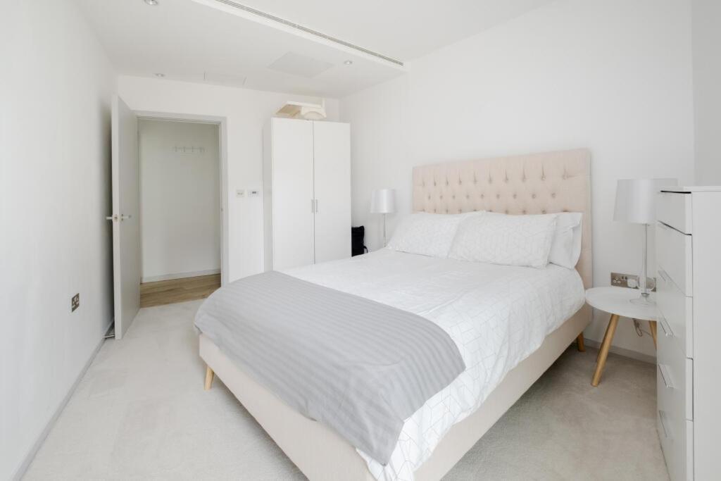 Serene Private Townhouse With Ac & Balcony For 6 * Londra